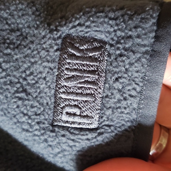 VS PINK Logo High-Low Cropped Fuzzy Sherpa Lined Zip-Up Mock Neck Jacket - Picture 7 of 13